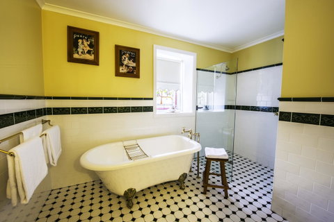Touchwood Cottages - Tourism Gold Coast 10