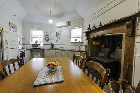 Touchwood Cottages - Tourism Gold Coast 14