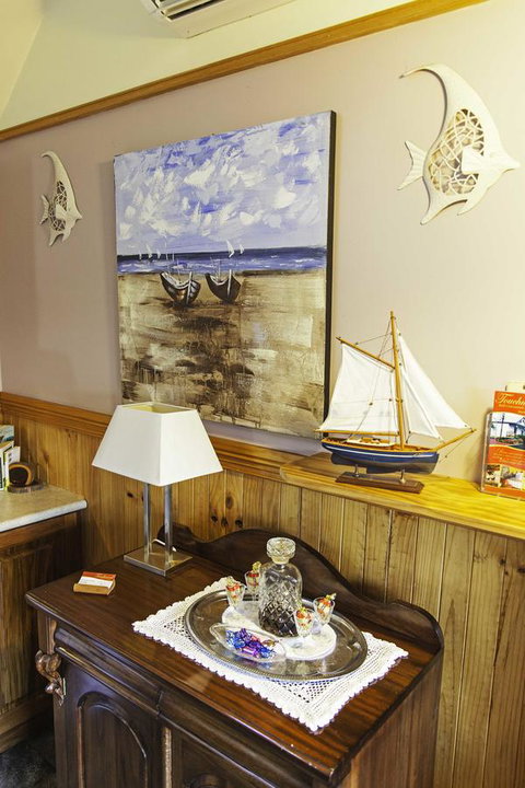 Touchwood Cottages - Tourism Gold Coast 7