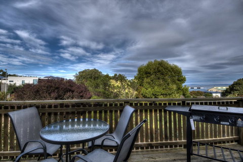 Ar Lan Y Mor - Tourism Gold Coast 1