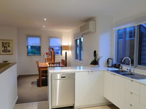 The Victoria Apartments - Tourism Gold Coast 38
