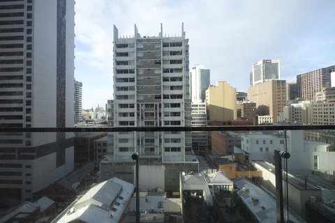 Mono Apartments On La Trobe Street - Gold Coast 17