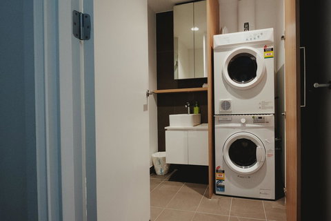 Mono Apartments On La Trobe Street - Gold Coast 5