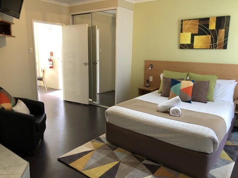 Ciloms Airport Lodge - Tourism Gold Coast 2