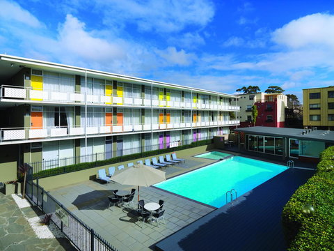 The Parkmore Hotel - Tourism Gold Coast 1