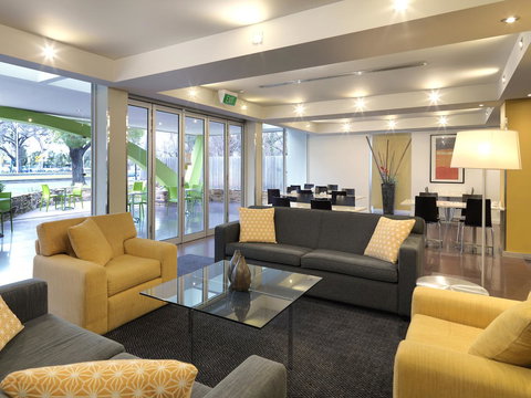 The Parkmore Hotel - Tourism Gold Coast 11