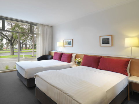 The Parkmore Hotel - Tourism Gold Coast 23