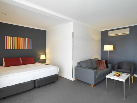The Parkmore Hotel - Tourism Gold Coast 24