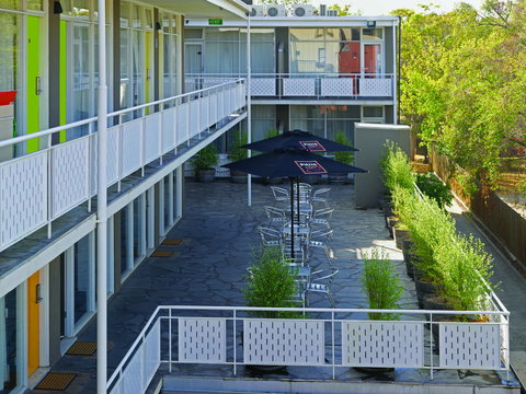 The Parkmore Hotel - Tourism Gold Coast 6