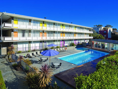 The Parkmore Hotel - Tourism Gold Coast 0