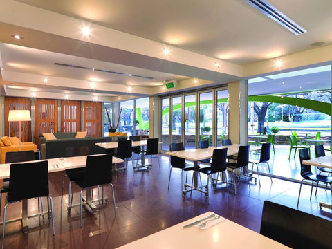 The Parkmore Hotel - Tourism Gold Coast 5