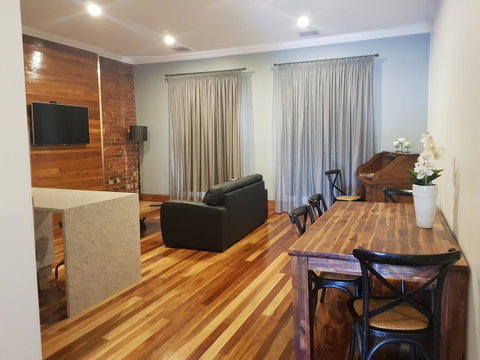 Sublime Spa Apartments - Tourism Gold Coast 4