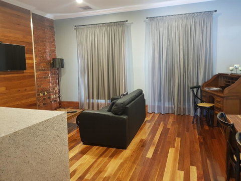 Sublime Spa Apartments - Tourism Gold Coast 3