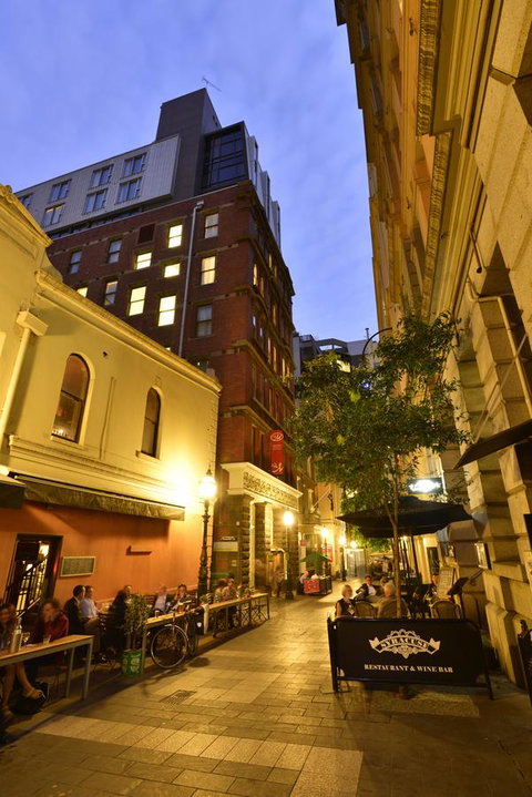Metro Apartments On Bank Place - Tourism Gold Coast 1