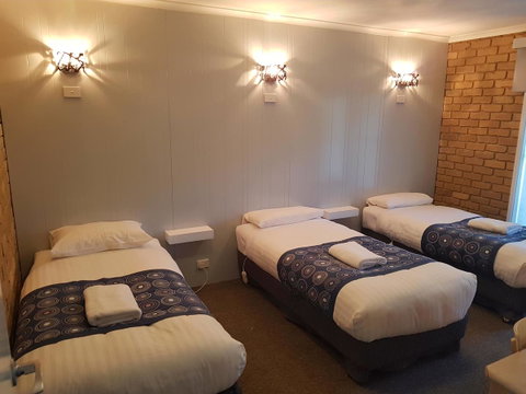 Tropicana Motor Inn - Tourism Gold Coast 34