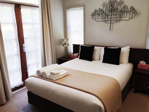 Luxury Abalina Cottages - Tourism Gold Coast 3