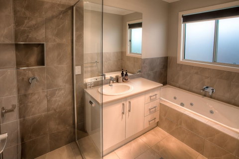 Luxury Abalina Cottages - Tourism Gold Coast 10