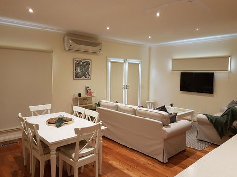 Healesville House - Fig Tree House - Tourism Gold Coast 8