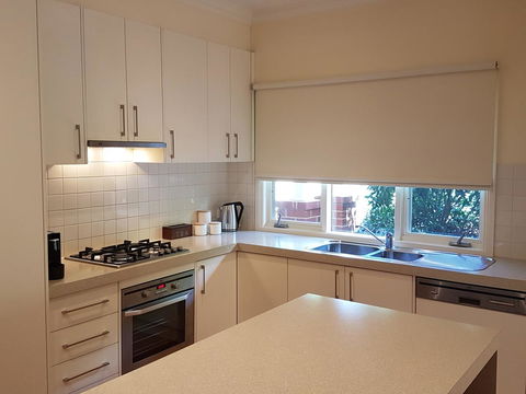 Healesville House - Fig Tree House - Tourism Gold Coast 6
