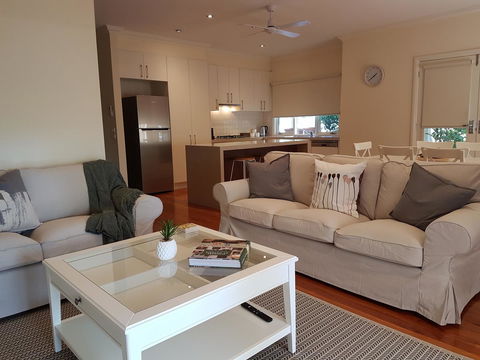 Healesville House - Fig Tree House - Tourism Gold Coast 7