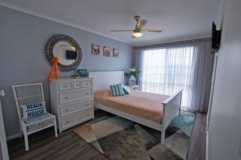 Stunning Waterfront Only 10 Minutes To Phillip Island - FREE EV UNIT 7kW For Electric Cars - Pet Friendly, Fireplace FREE WIFI Wine & Chocolates - Tourism Gold Coast 2