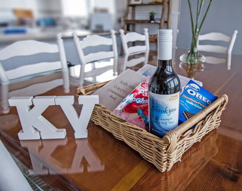 Stunning Waterfront Only 10 Minutes To Phillip Island - FREE EV UNIT 7kW For Electric Cars - Pet Friendly, Fireplace FREE WIFI Wine & Chocolates - Tourism Gold Coast 3