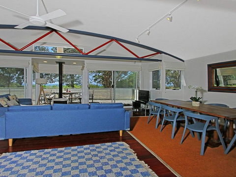 The Boathouse - Comfortable Beachfront Home - Tourism Gold Coast 3