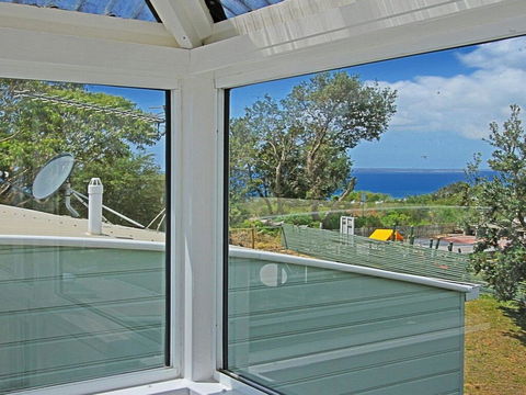 The Boathouse - Comfortable Beachfront Home - Tourism Gold Coast 2
