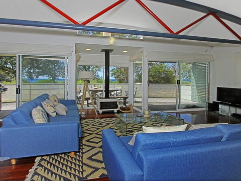 The Boathouse - Comfortable Beachfront Home - Tourism Gold Coast 1