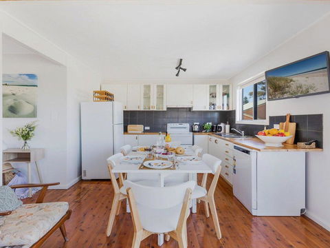 The Chalet At Callala Beach - Beach House Character - Tourism Gold Coast 1