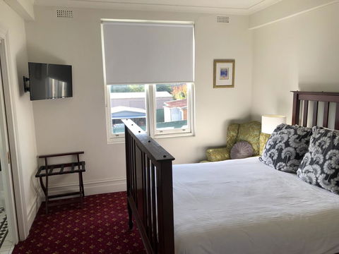 The Corner Hotel Alexandra - Tourism Gold Coast 1