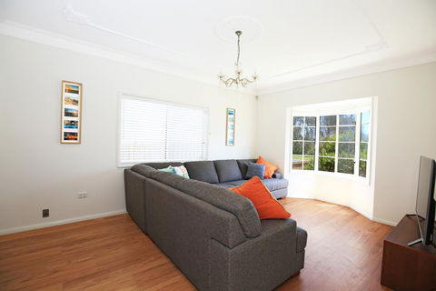 The Crescent - Pet Friendly - 1 Min To Beach - Tourism Gold Coast 2