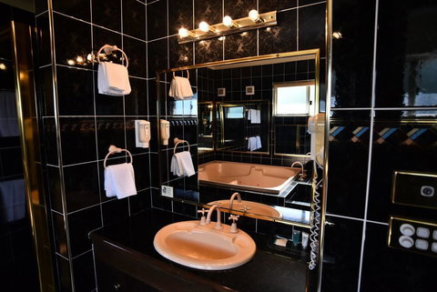 The Crossing Motel - Tourism Gold Coast 2