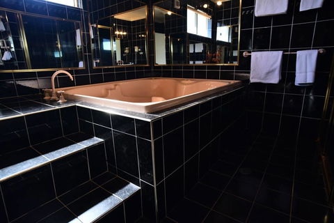 The Crossing Motel - Tourism Gold Coast 1