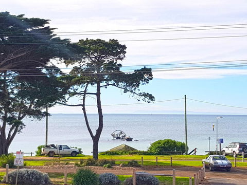 The Esplanade Holiday Home - Tourism Gold Coast 0