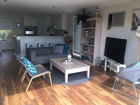 The Esplanade Holiday Home - Tourism Gold Coast 3