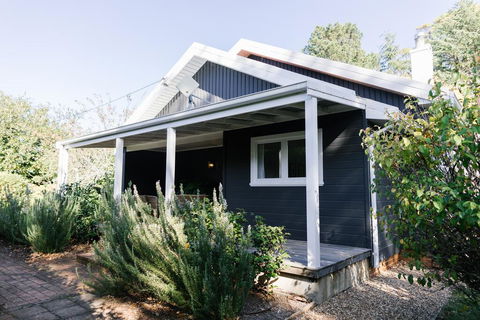The Farm House At Springfield - Tourism Gold Coast 0