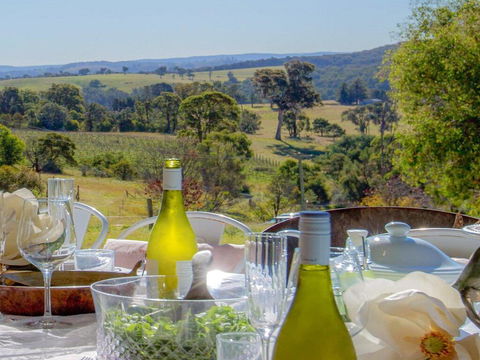 The Farmhouse - Grape Vines And Rolling Green Hills - Tourism Gold Coast 0