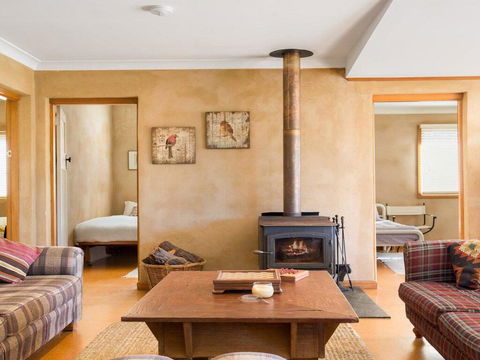 The Farmhouse - Grape Vines And Rolling Green Hills - Tourism Gold Coast 2