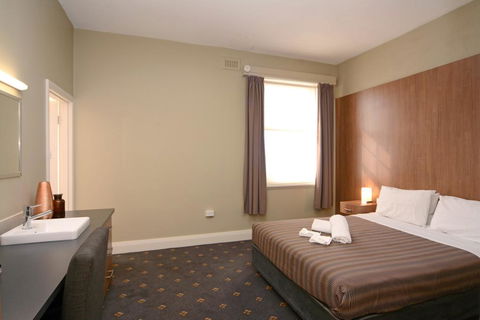 The Formby Hotel - Tourism Gold Coast 0