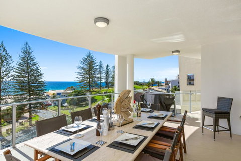 The Garland At Rainbow Bay - Tourism Gold Coast 1
