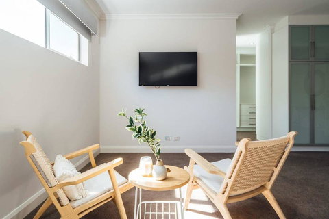 The Grand Oasis - Pool - Wifi - Mins From Beach - Tourism Gold Coast 3