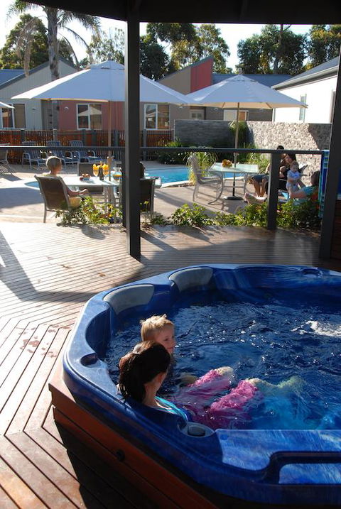 The Lakes Apartments - Tourism Gold Coast 3