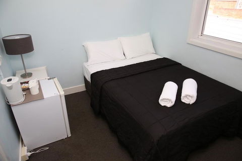 The Lakes Hotel - Tourism Gold Coast 2