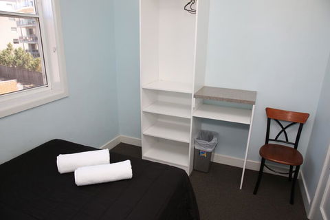 The Lakes Hotel - Tourism Gold Coast 1
