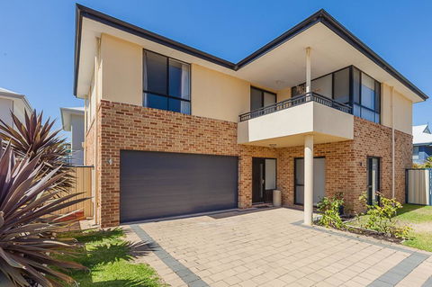The Lane, Doubleview - Tourism Gold Coast 0