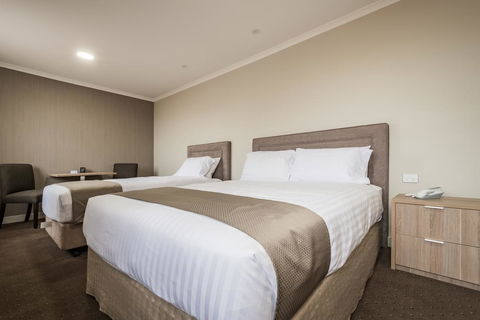 The Lighthouse Hotel - Tourism Gold Coast 3