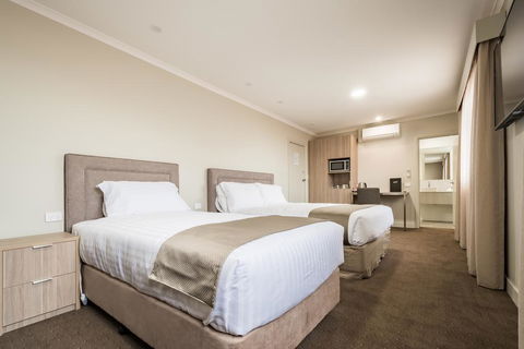The Lighthouse Hotel - Tourism Gold Coast 2