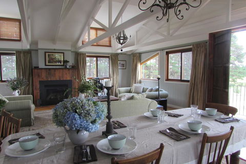 The Loch, An Idyllic Country Escape - Tourism Gold Coast 0