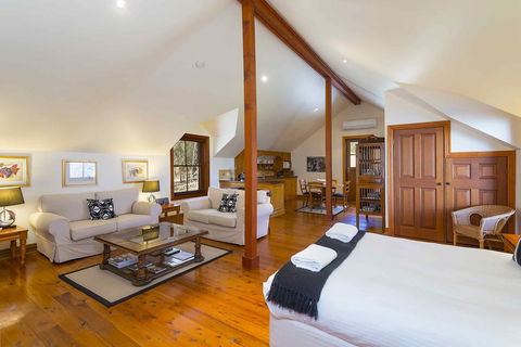 The Mews Studio - Tourism Gold Coast 1